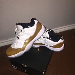 AIR JORDAN 11 RETRO LOW